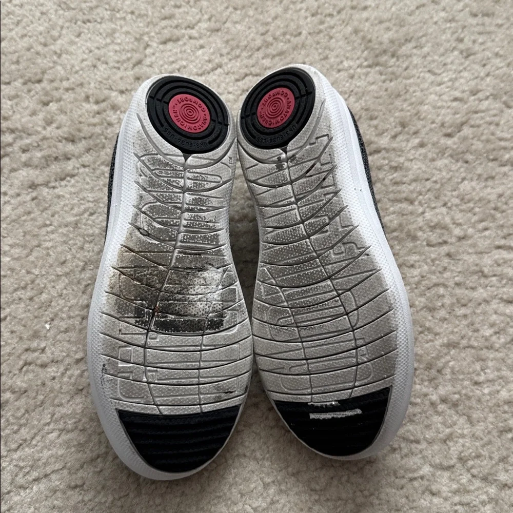 Fitflop Slip-On Knit Sneakers in Black - Size 5 - Picture 5 of 8